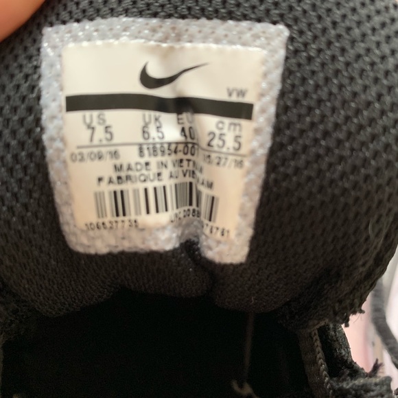 Nike men’s size 7.5 - Picture 3 of 3